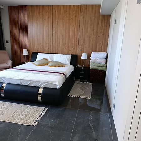 Penthouse Apartment On The Beach بات يام المظهر الخارجي الصورة