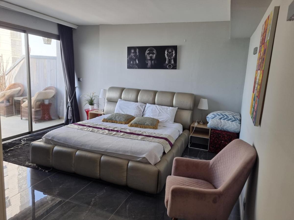 Penthouse Apartment On The Beach بات يام المظهر الخارجي الصورة