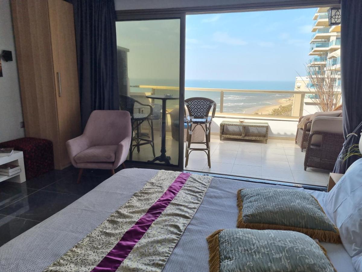Penthouse Apartment On The Beach بات يام المظهر الخارجي الصورة