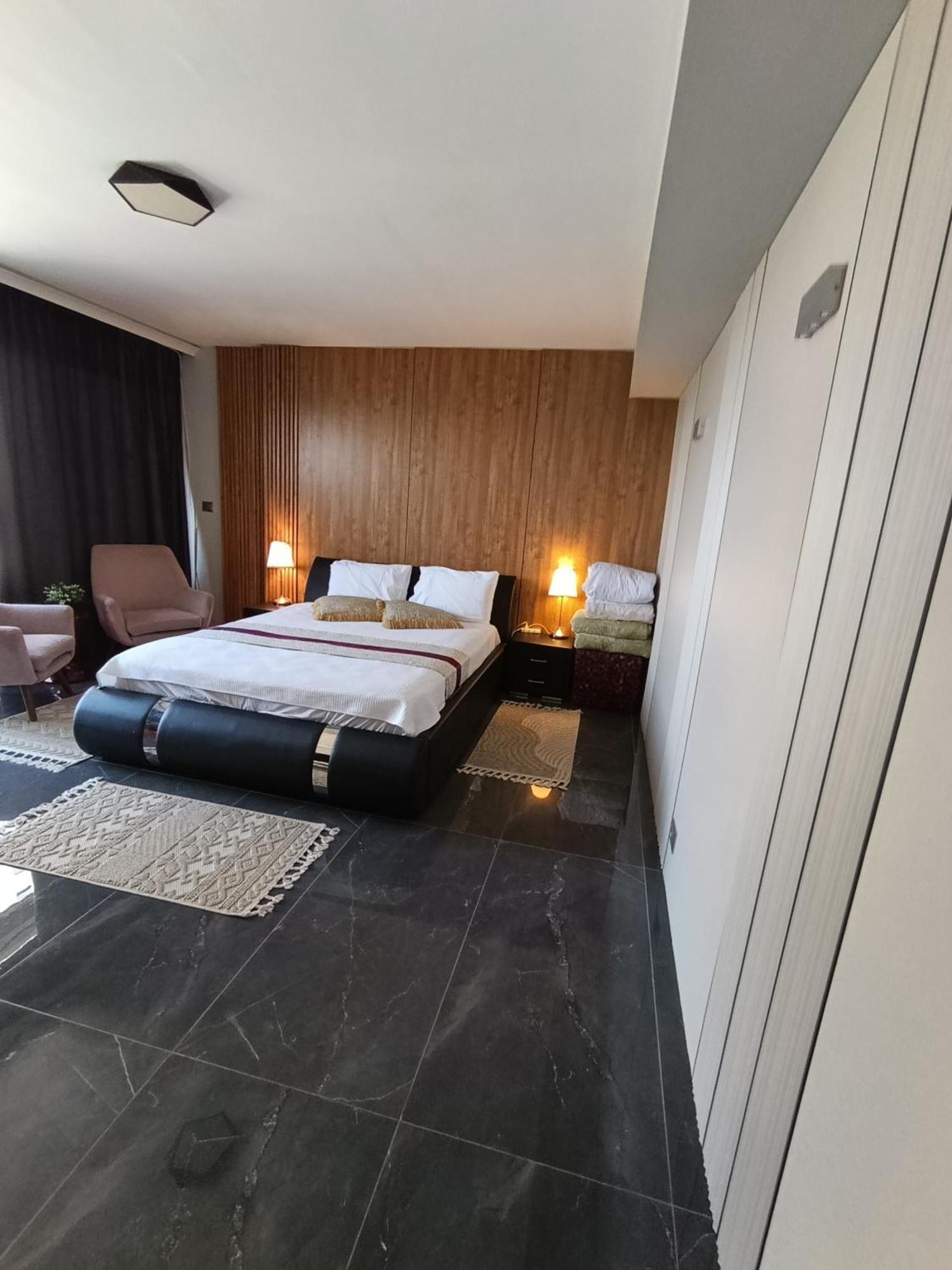 Penthouse Apartment On The Beach بات يام المظهر الخارجي الصورة