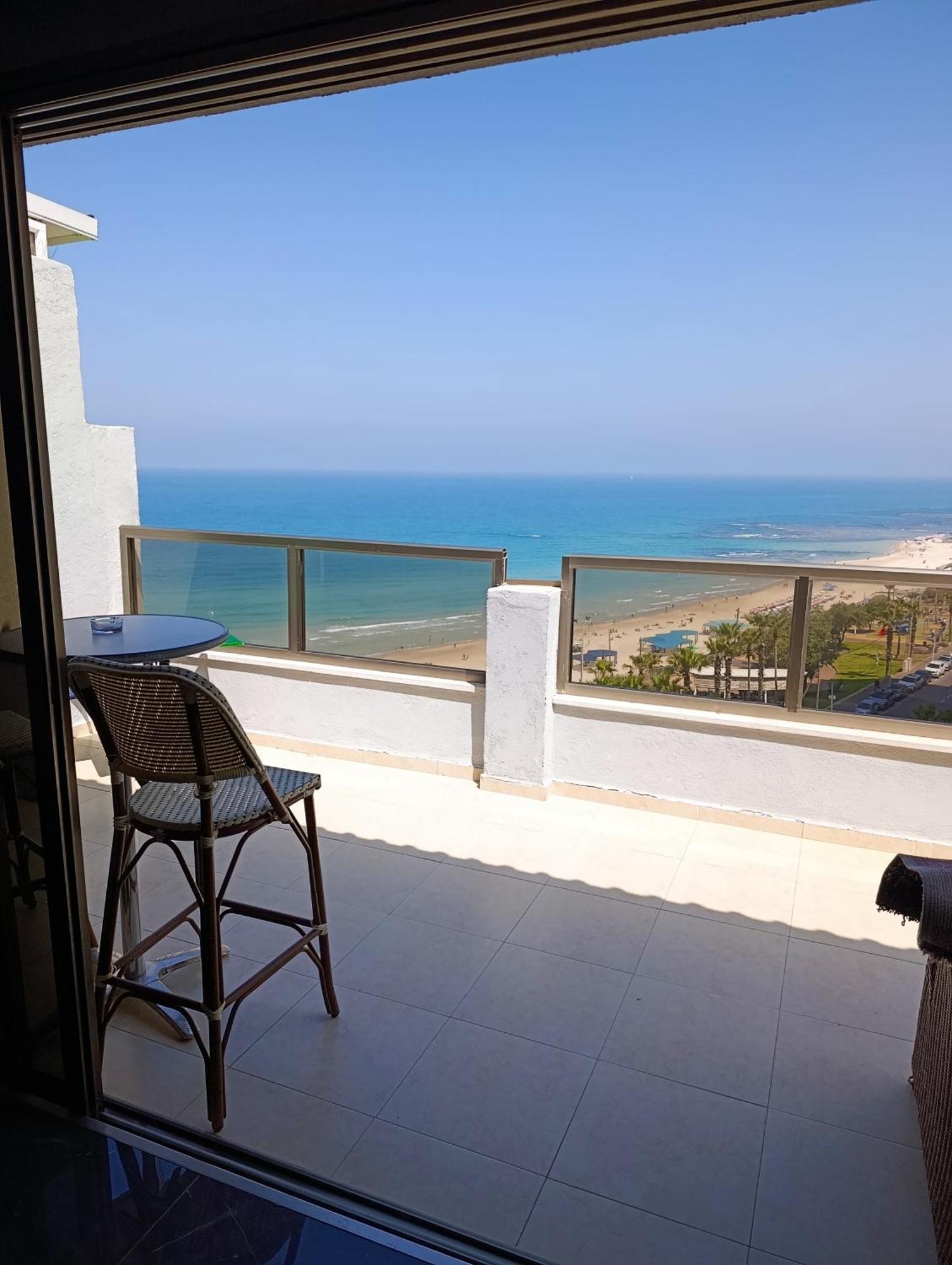 Penthouse Apartment On The Beach بات يام الغرفة الصورة
