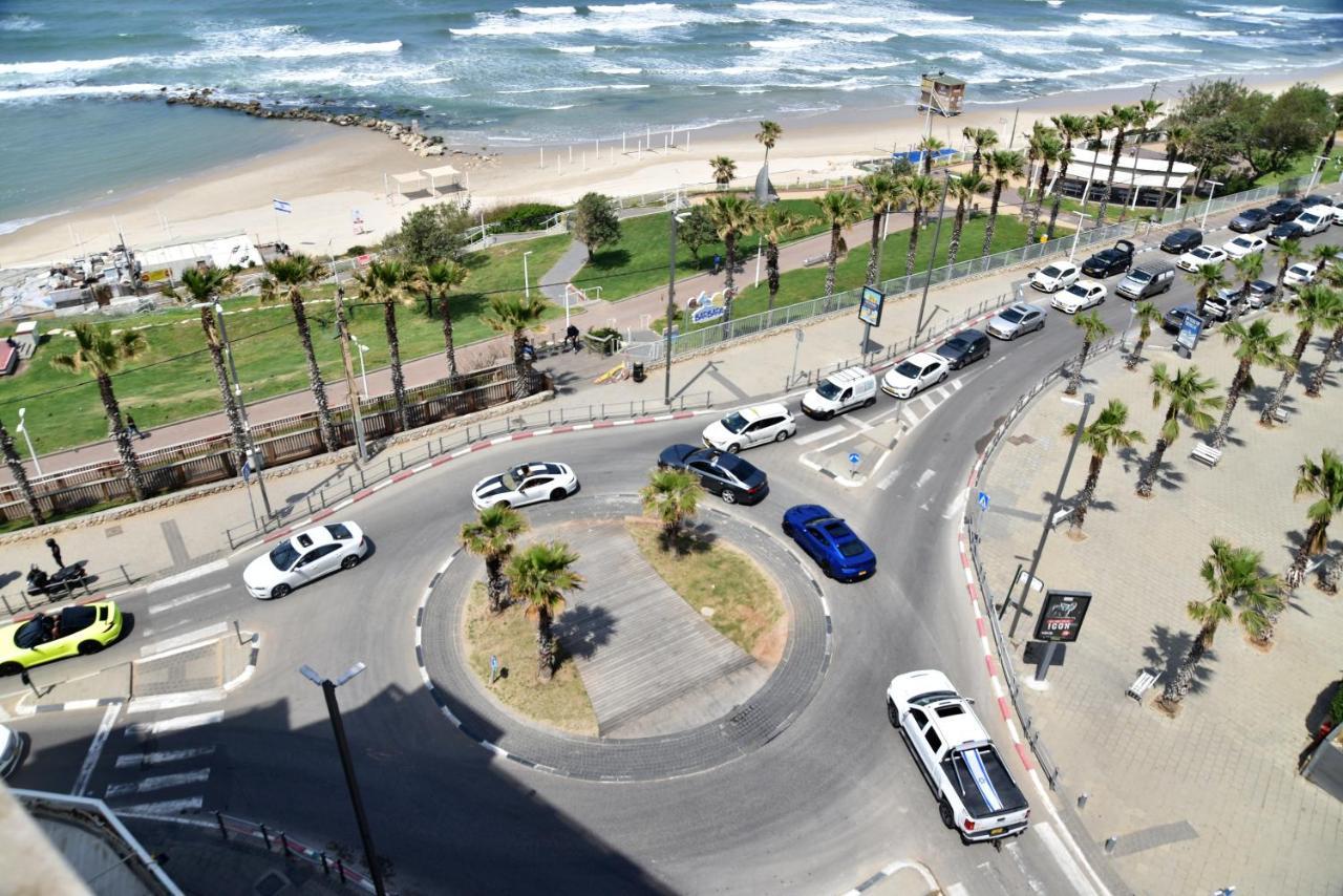 Penthouse Apartment On The Beach بات يام المظهر الخارجي الصورة