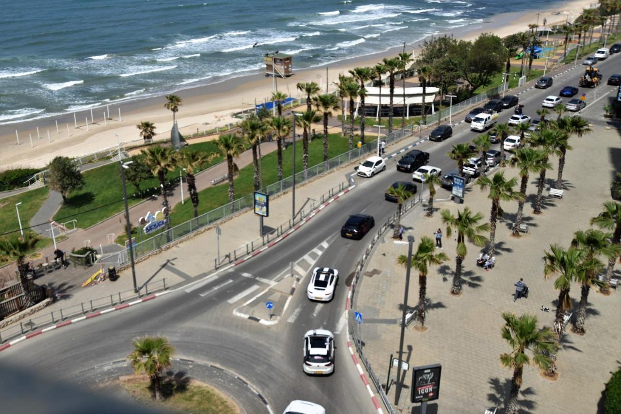 Penthouse Apartment On The Beach بات يام المظهر الخارجي الصورة