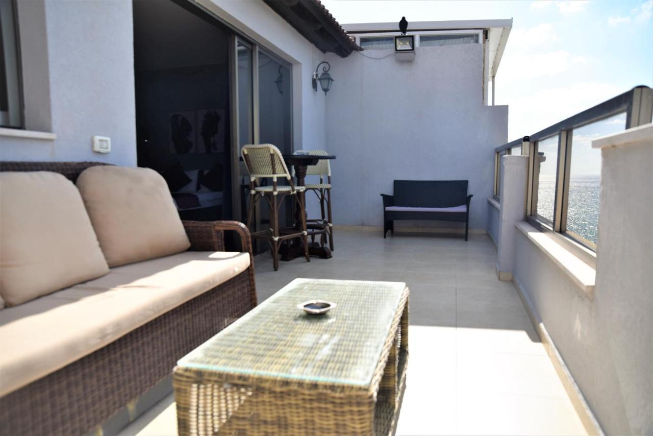 Penthouse Apartment On The Beach بات يام المظهر الخارجي الصورة