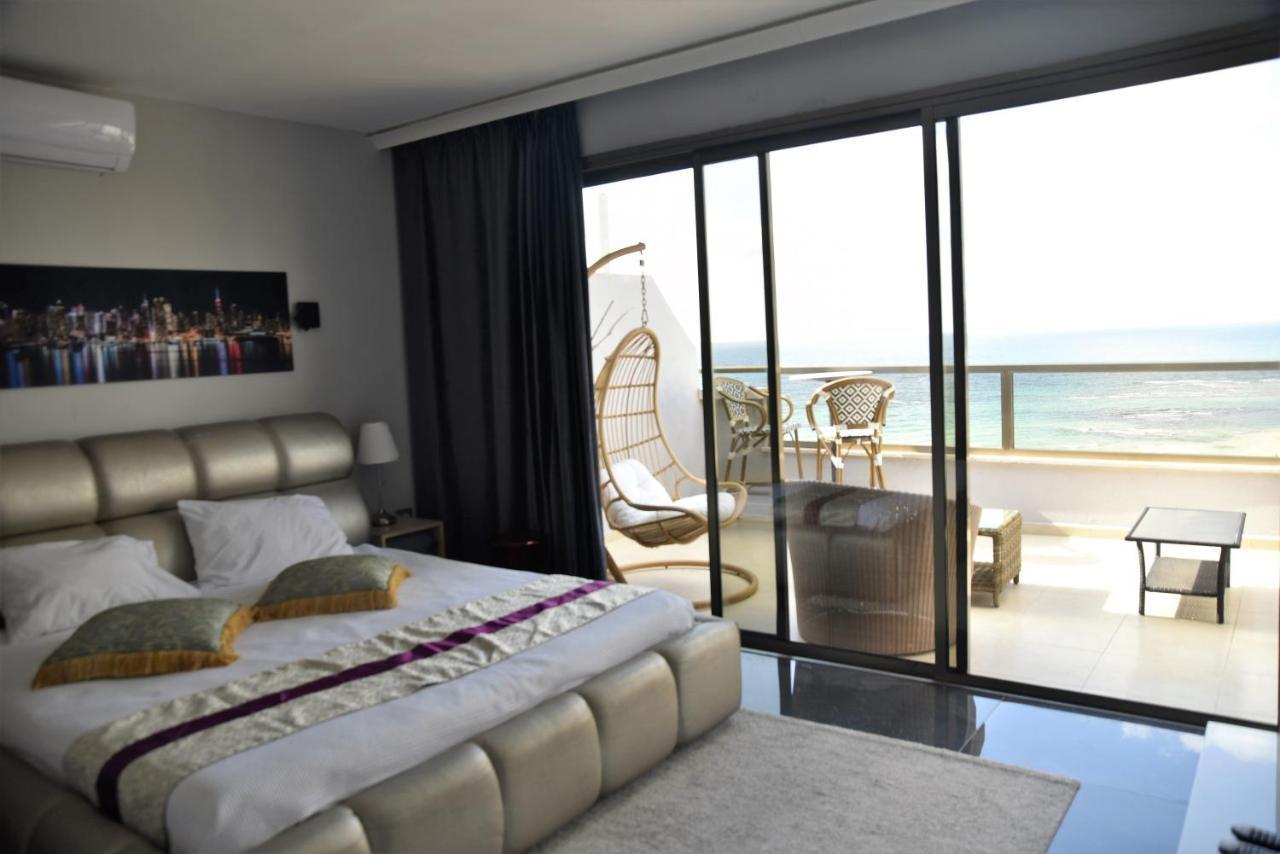 Penthouse Apartment On The Beach بات يام المظهر الخارجي الصورة