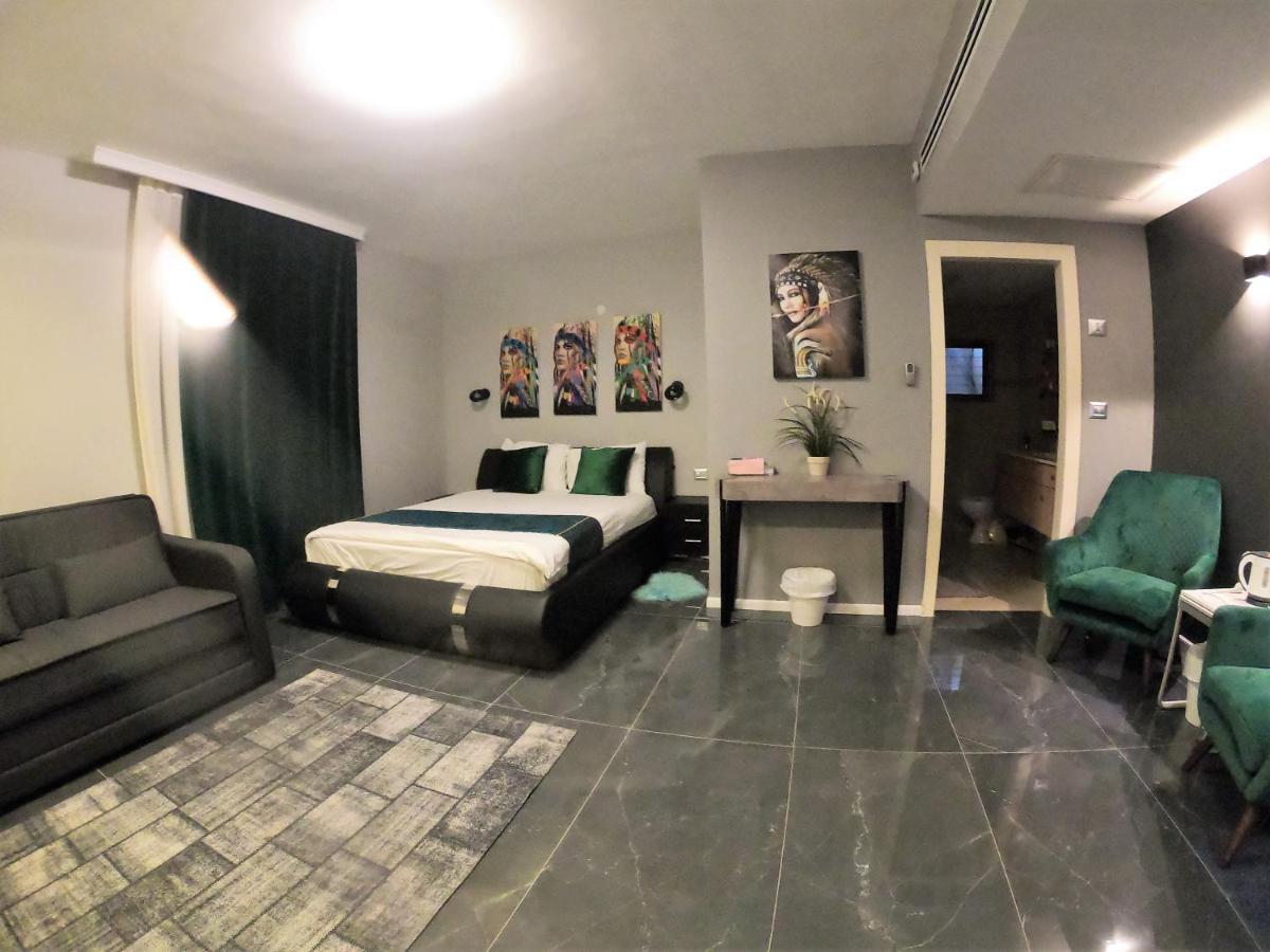 Penthouse Apartment On The Beach بات يام المظهر الخارجي الصورة