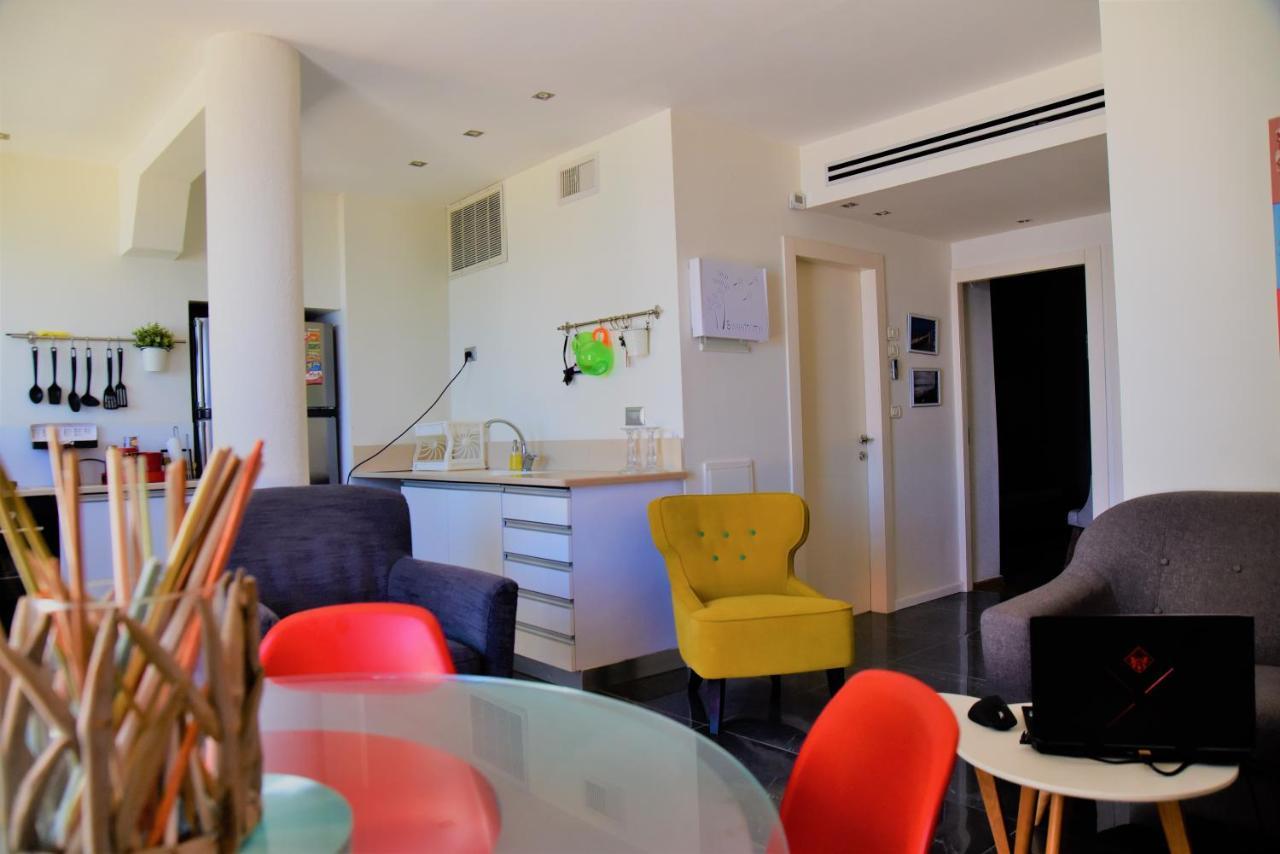 Penthouse Apartment On The Beach بات يام المظهر الخارجي الصورة